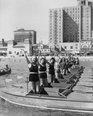 vintage swimwear - www.myLusciousLife.com - 1928 paddleboats.jpg